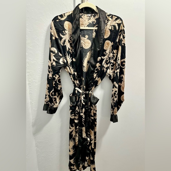 Vernassa Other - Elegant Black and Gold Unisex Italian Kimono Robe